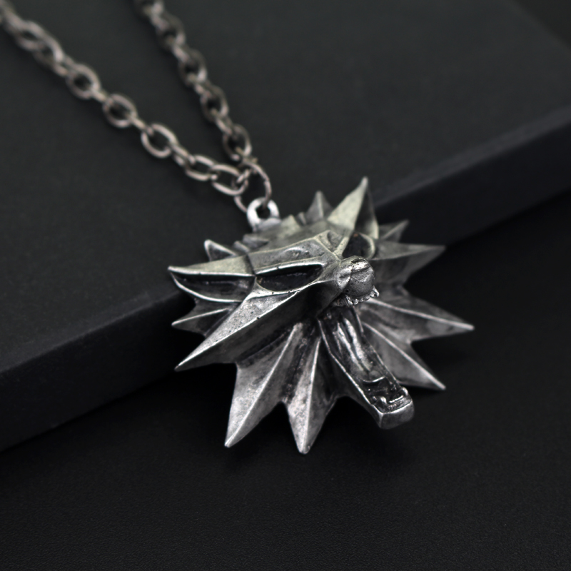 Collier pendentif tête de loup - Wildman Hunting & Outdoor Reviews avis et prix